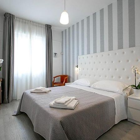 Hotel La Perla Rimini Eksteriør billede