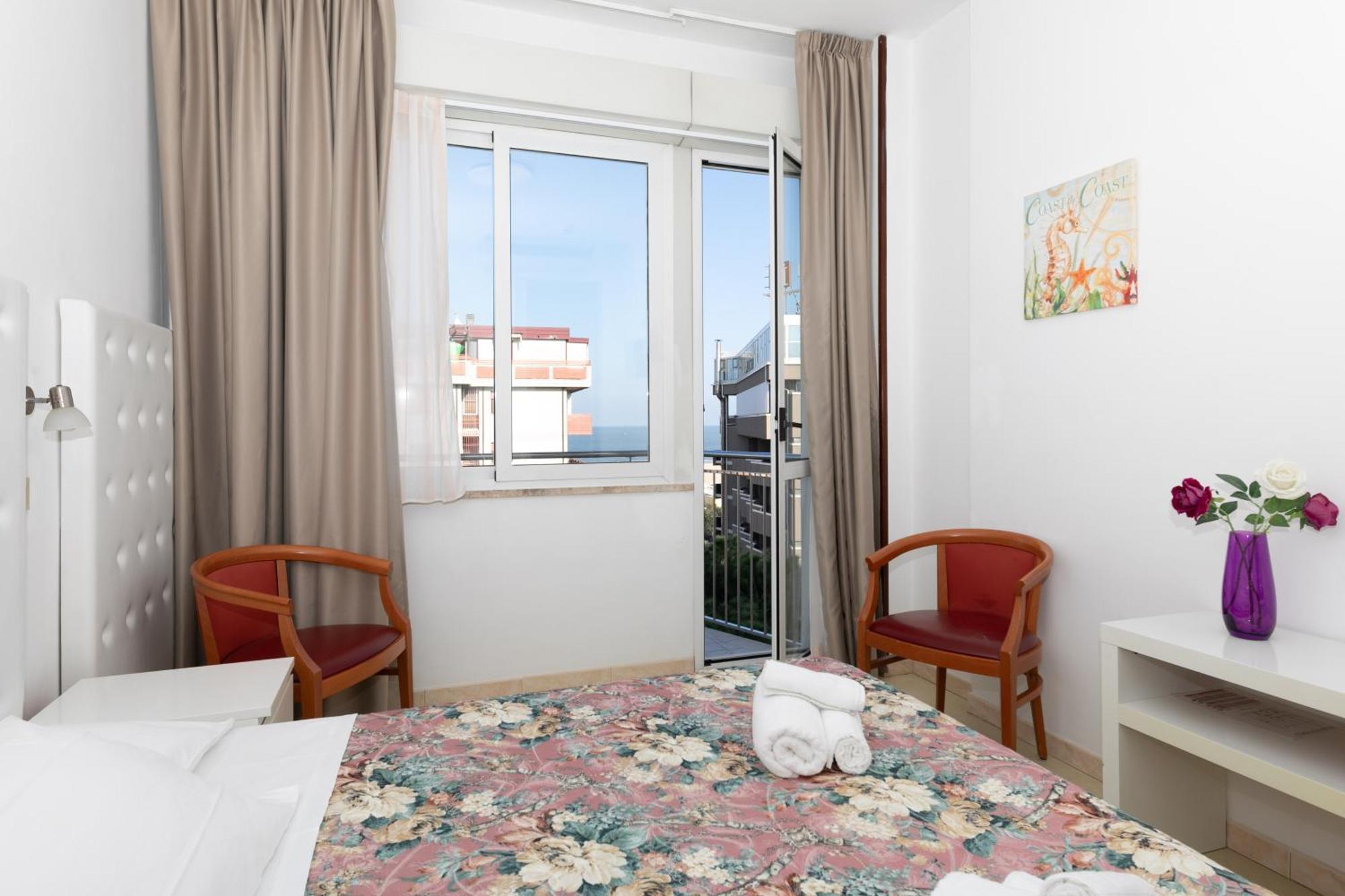 Hotel La Perla Rimini Eksteriør billede