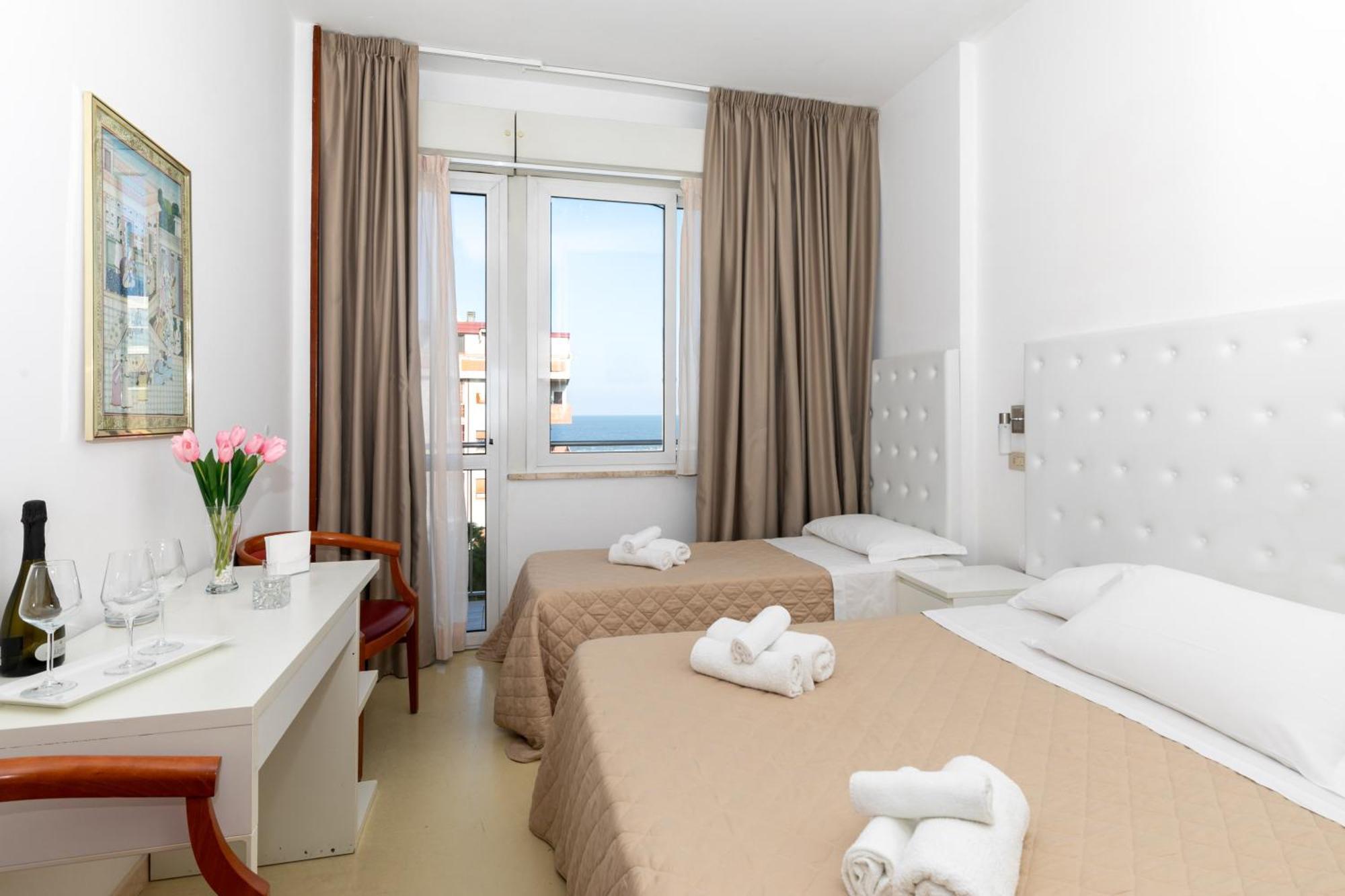 Hotel La Perla Rimini Eksteriør billede