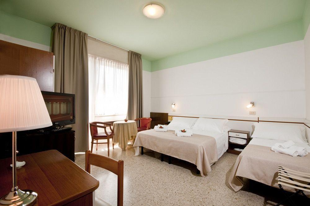 Hotel La Perla Rimini Eksteriør billede